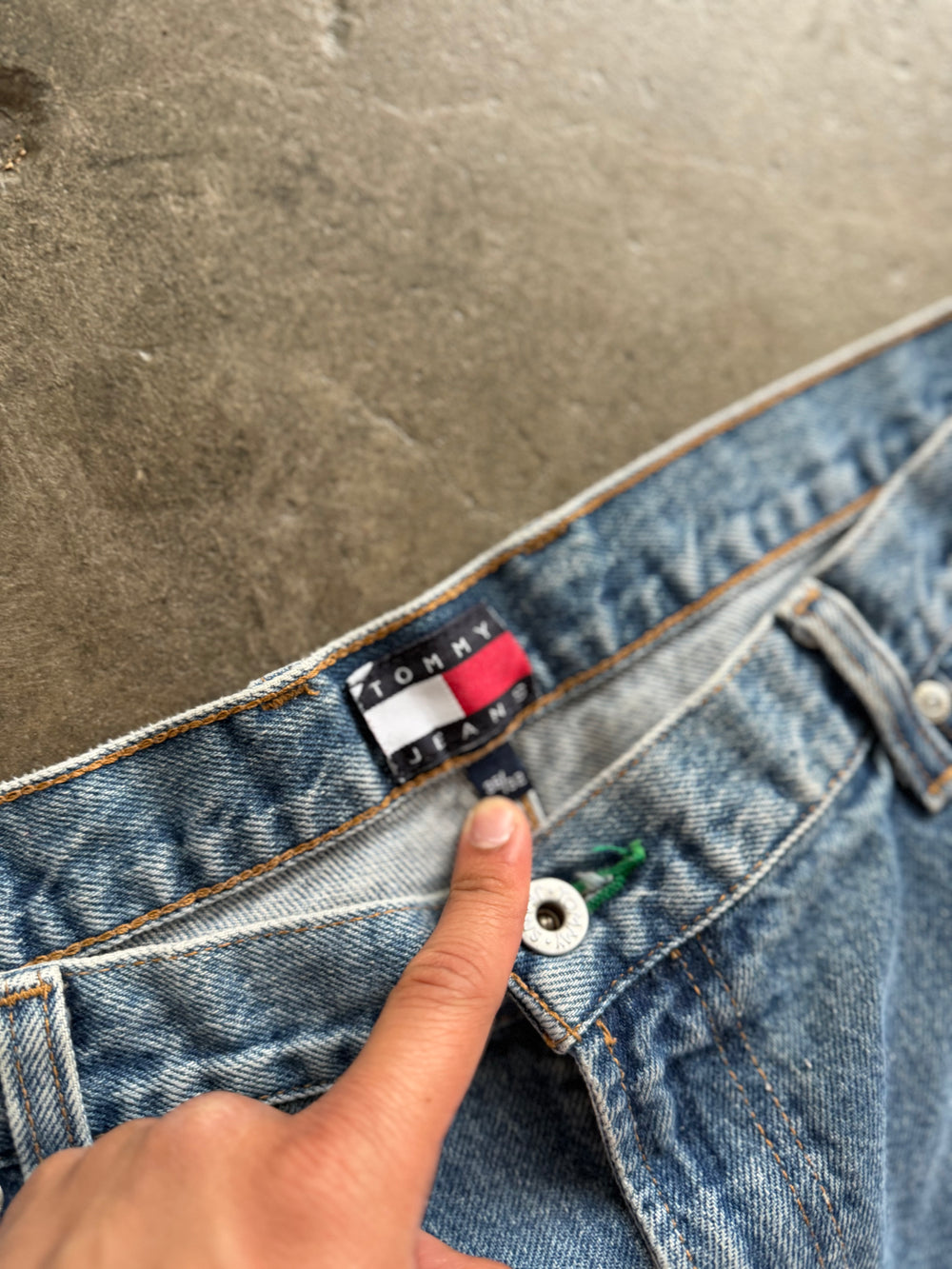 Vintage Tommy Hilfiger baggy jeans